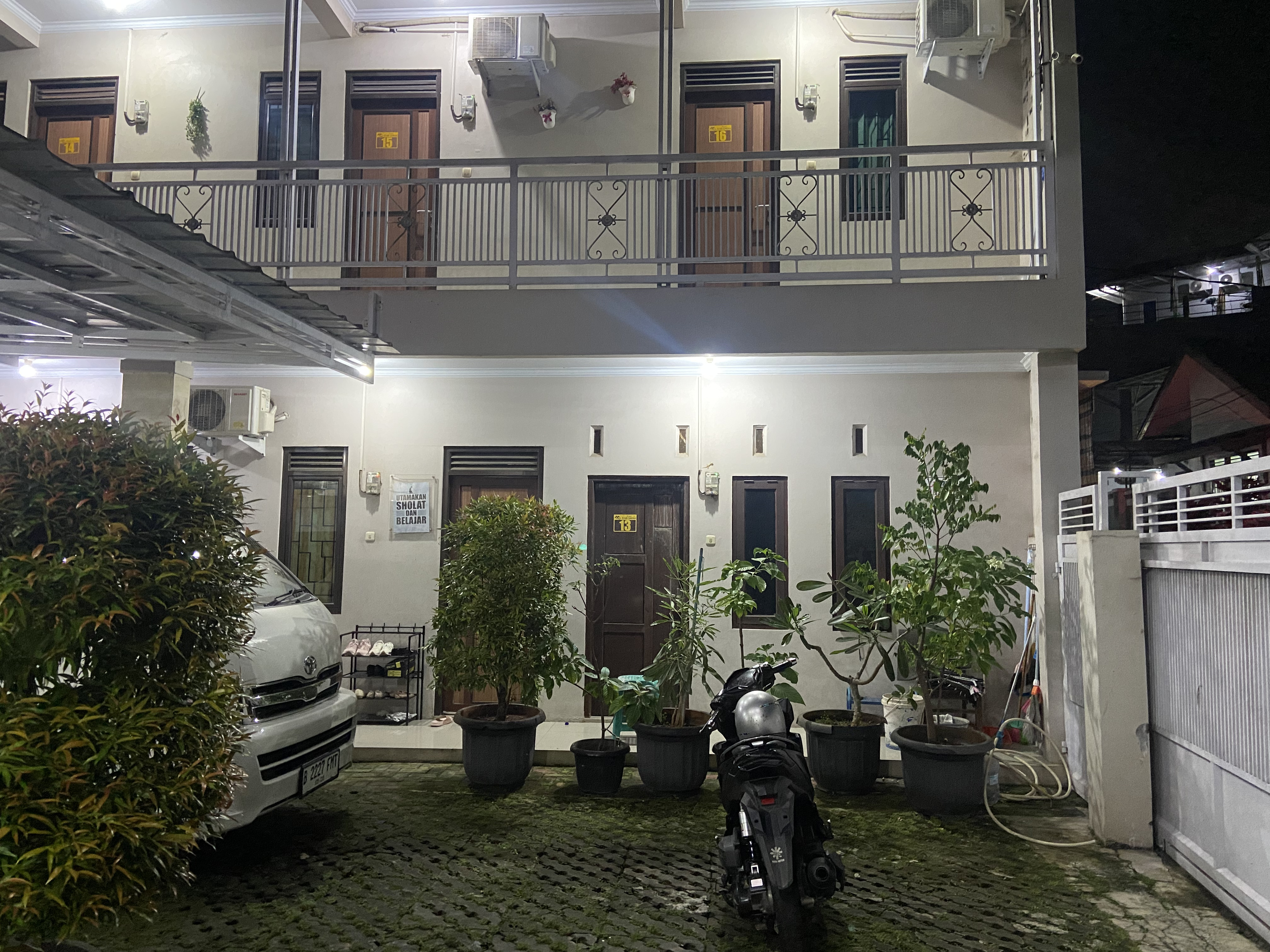 Suasana Lantai Satu - Pintu